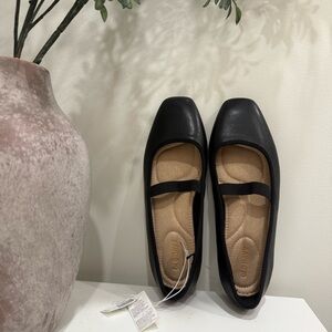 Old Navy Black Ballet Flats size 8 NWT